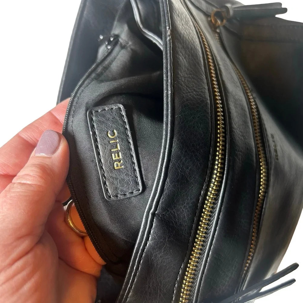 Relic Black Faux Leather Crossbody Purse Shoulder Bag Two Zip‎ Pockets Travel